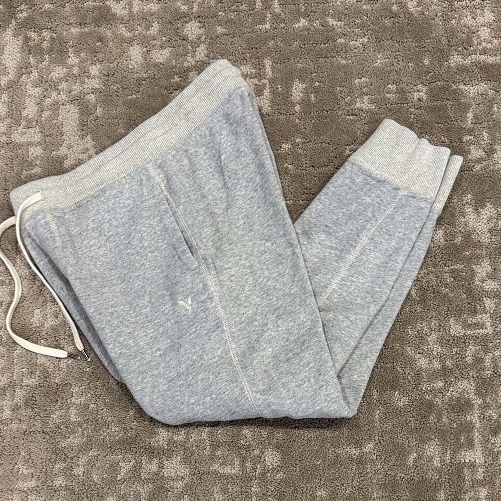 American Eagle Outfitters Gray Sweatpants. Men’s size small